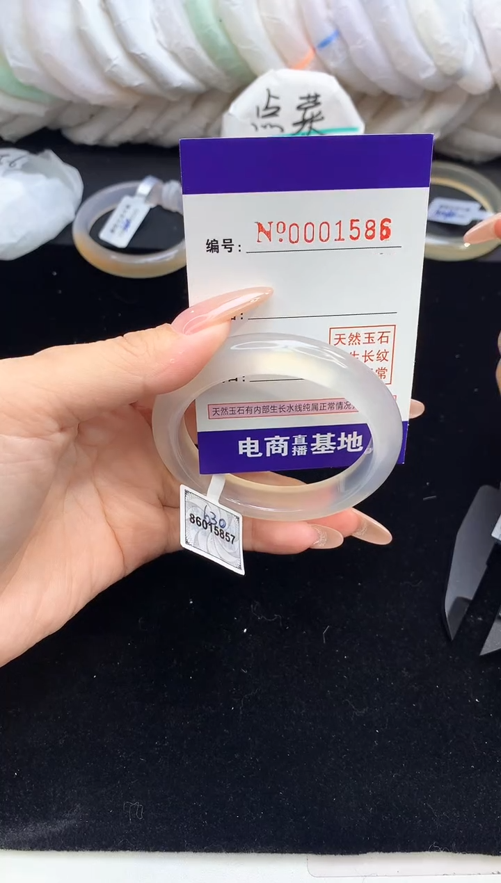 【闪购商品】玛瑙/玉髓手镯未镶嵌1586圈口53.1