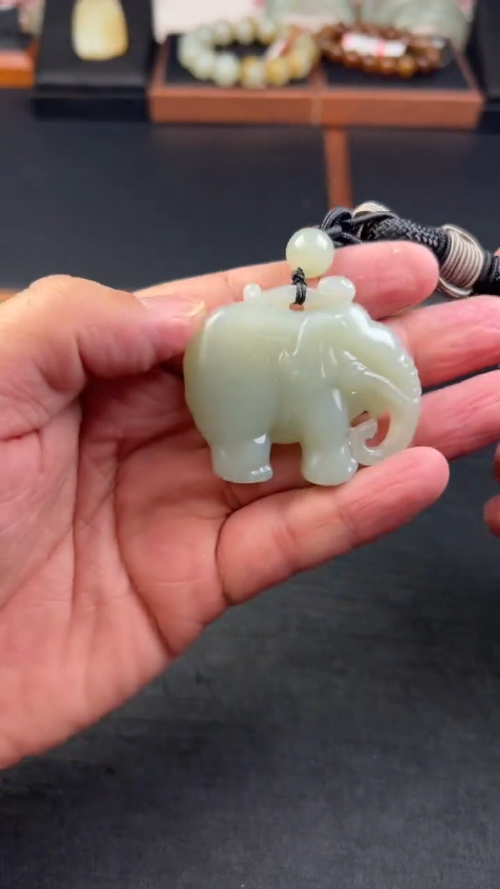 【闪购商品】和田玉把件未镶嵌且末微色差近矿