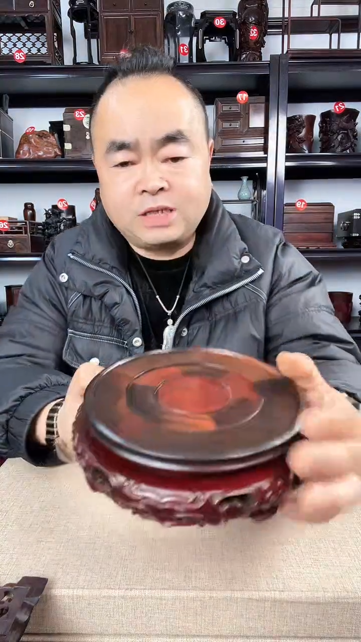 【闪购商品】木旋转15公分老李红木工艺品