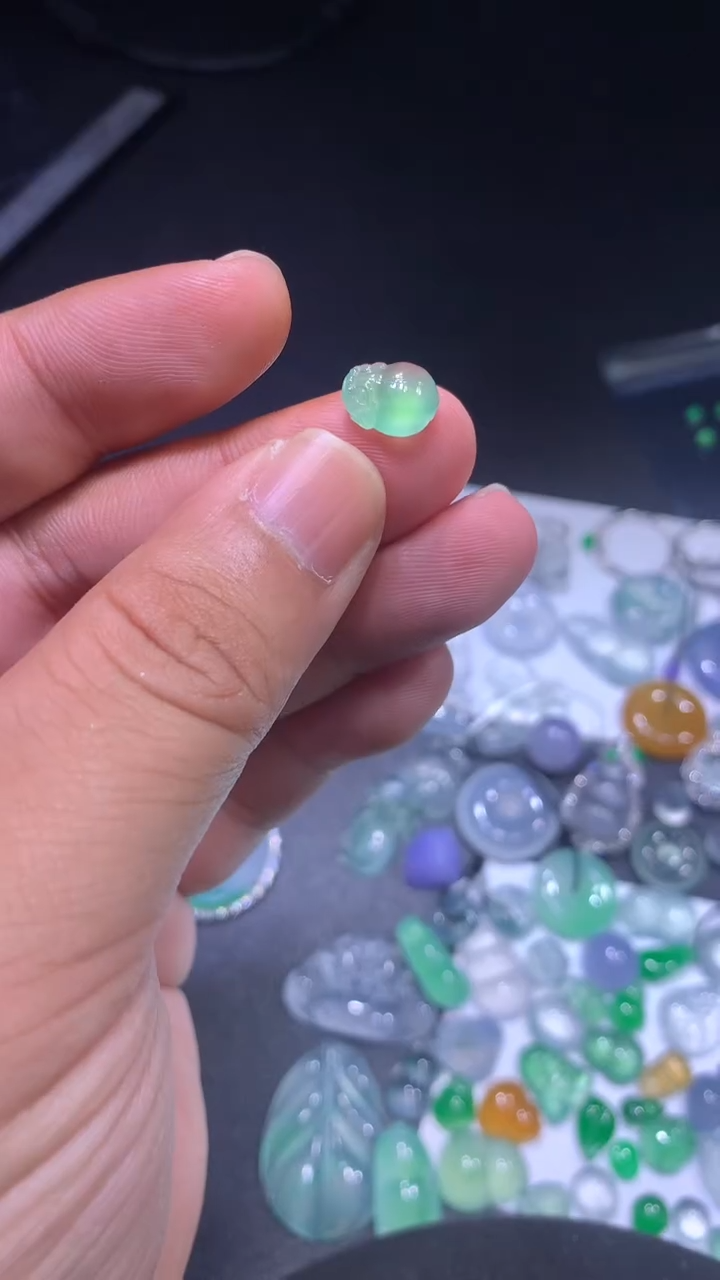 颈饰未镶嵌翡翠金蝉