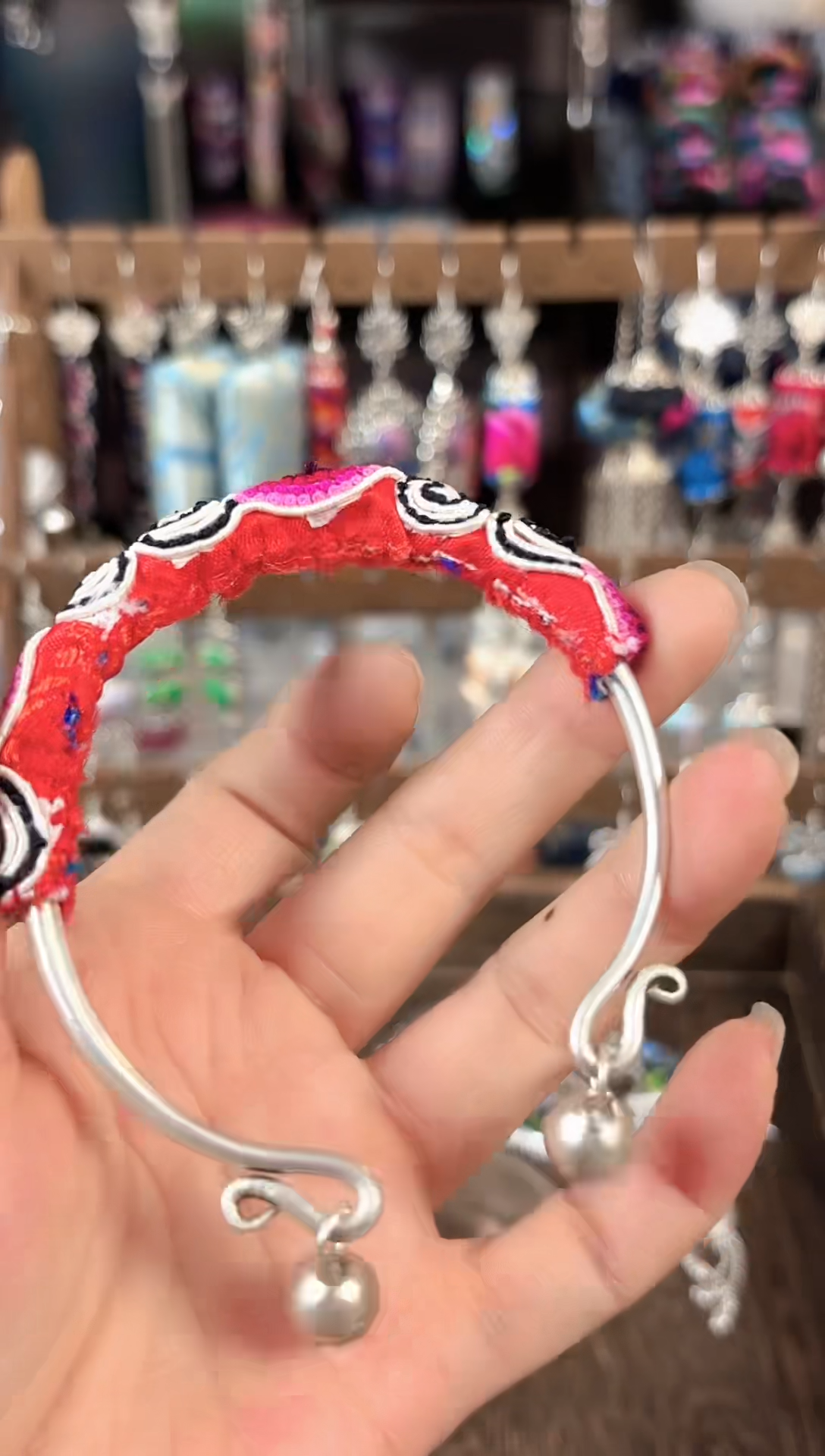 彩云南阁非遗老绣饰品227*