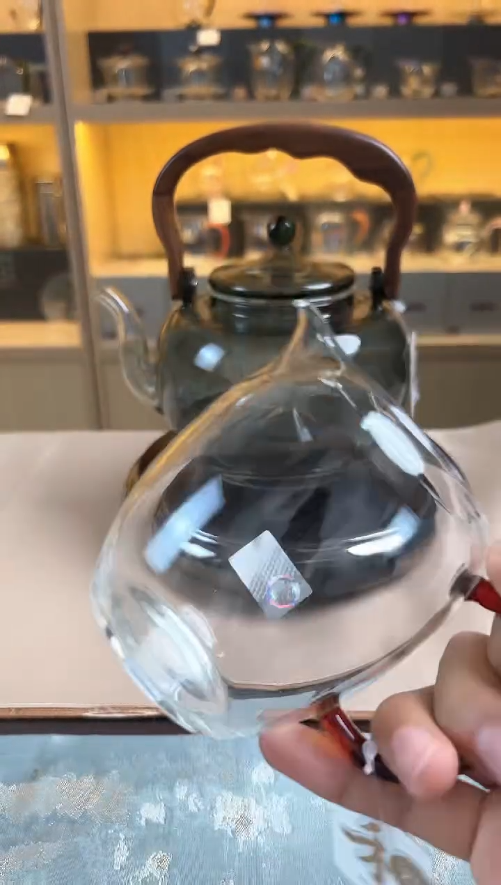 禾  器  珑  然  茶  海
