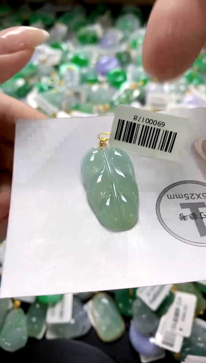 翡翠18K金镶嵌颈饰1111111111111111