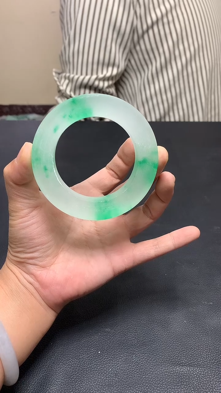 玉冰飘绿花手镯毛胚