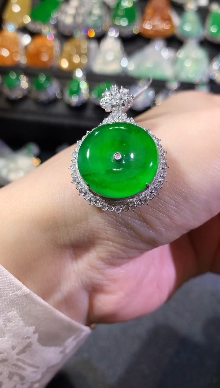 【闪购商品】翡翠吊坠(不含链)18K金镶嵌90-扣子