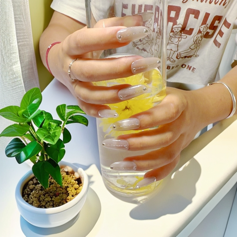 夏日百搭拉风纯手工纯裸色款时尚穿戴甲清透水光猫眼温柔感美甲