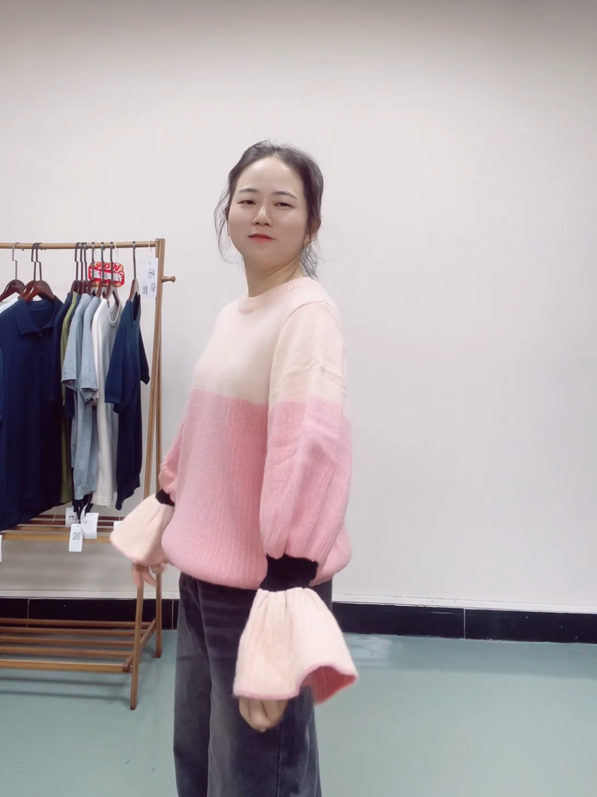 AA0092 女装秋冬喇叭袖长袖圆领休闲毛衣时尚网红针织衫