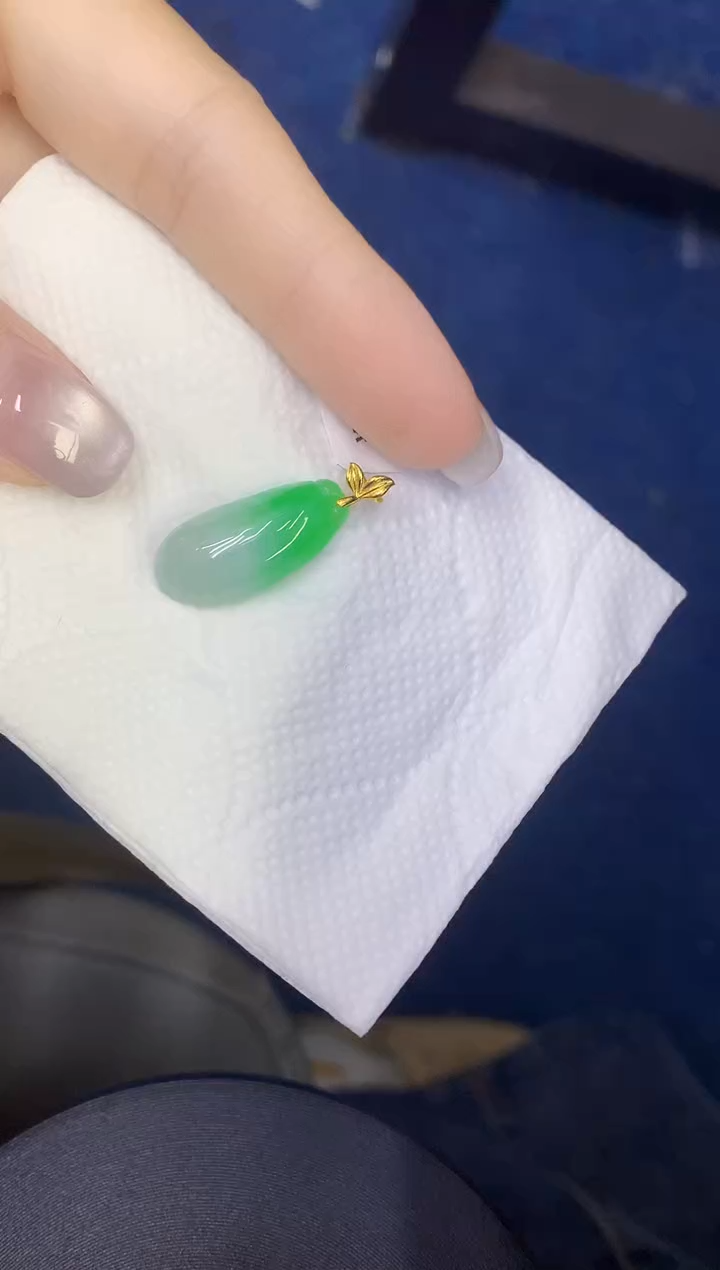 颈饰18K金镶嵌翡翠缅甸天然翡翠A货