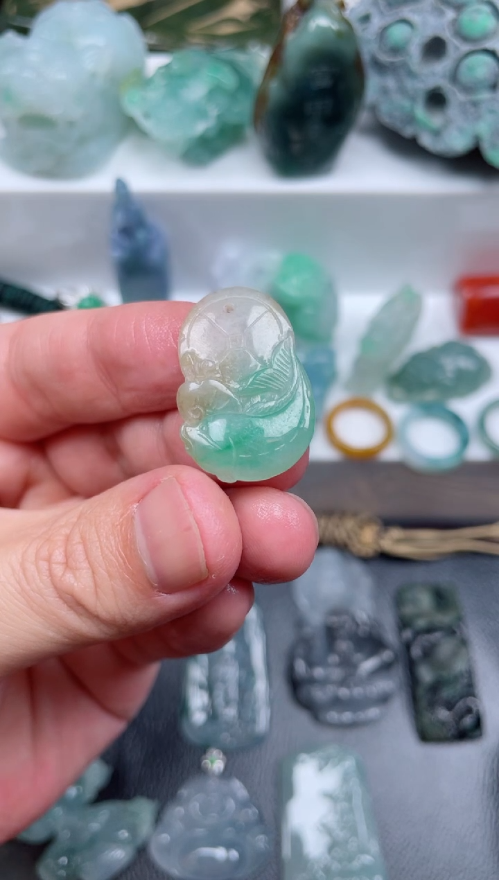 【闪购商品】翡翠颈饰未镶嵌鱼