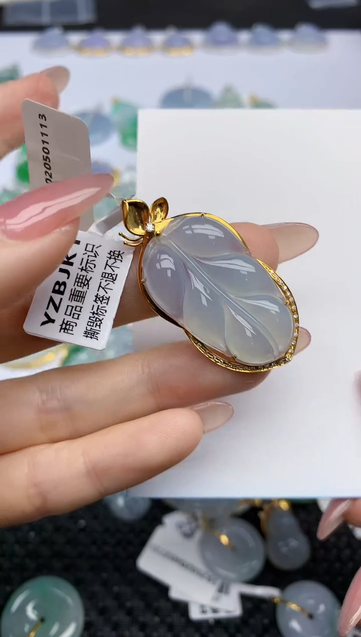 【闪购商品】翡翠挂件18K金镶嵌天然翡翠A货