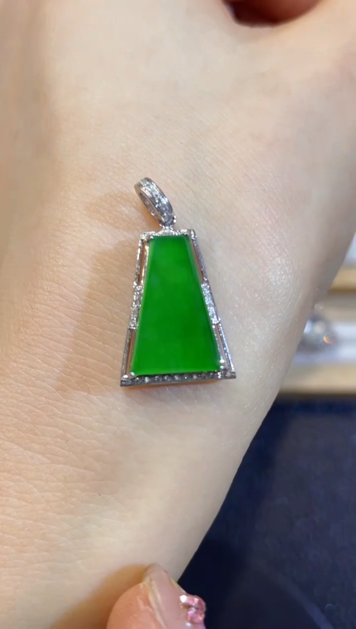 吊坠(不含链)18K金镶嵌翡翠团购18