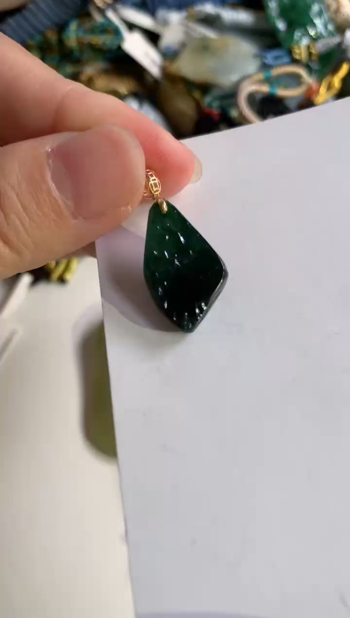 【闪购商品】翡翠颈饰18K金镶嵌吊坠