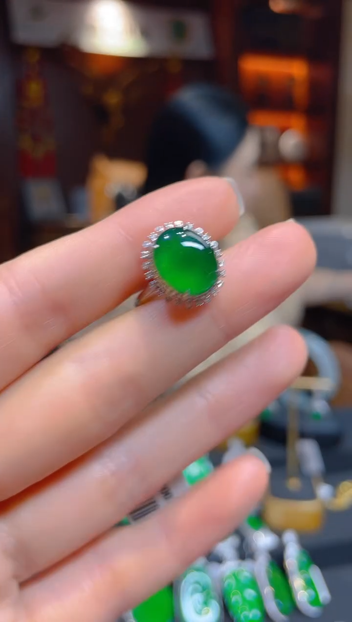 【闪购商品】翡翠戒指18K金镶嵌120066-天然A货翡翠蛋面戒指