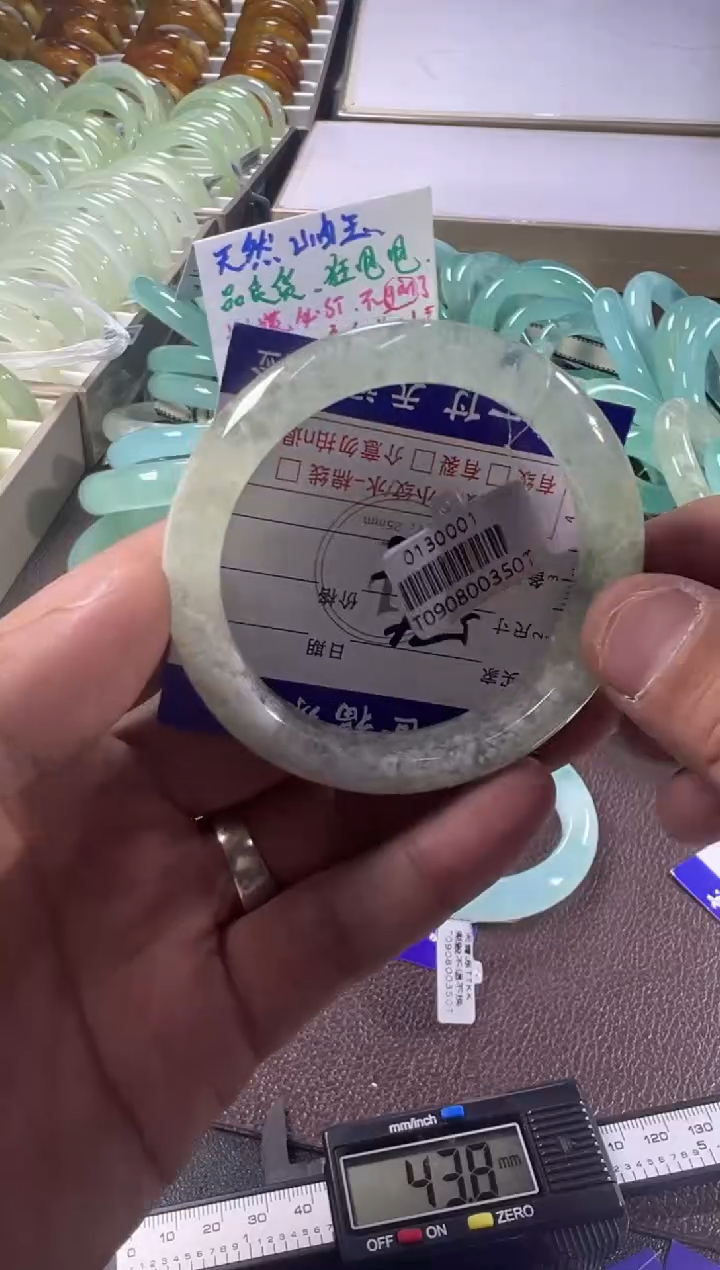 未镶嵌蛇纹石玉手镯1