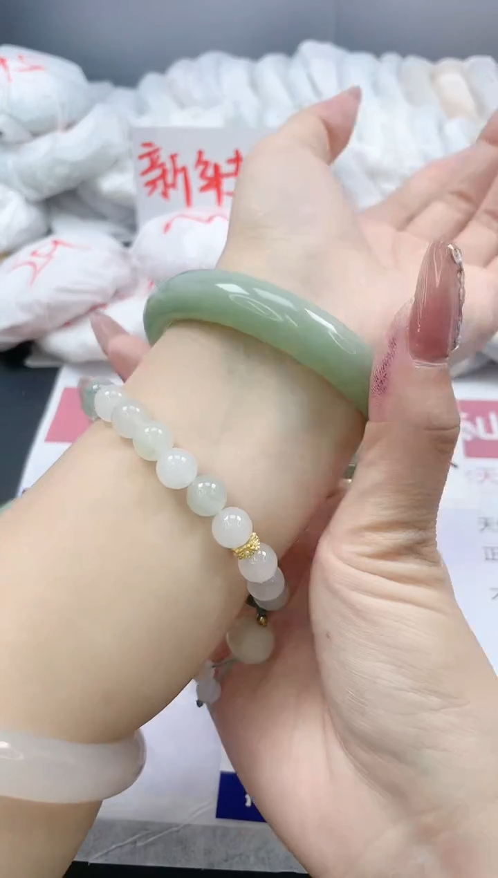 【闪购商品】石英质玉手镯未镶嵌284/64.3