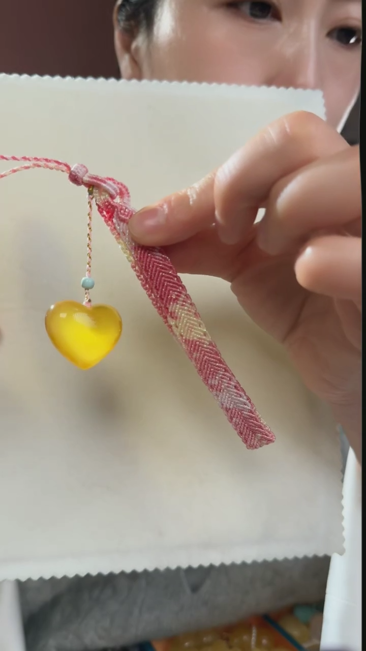 【闪购商品】蜜蜡吊坠(不含链)未镶嵌天然爱心蜜蜡吊坠送编绳