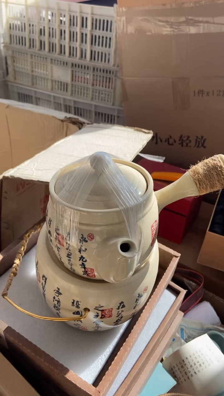 壶嘴有小磕碰介意勿拍