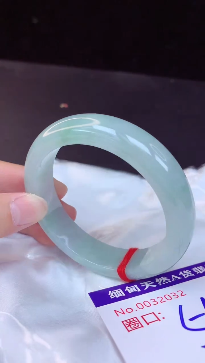【闪购商品】翡翠手镯未镶嵌56+             