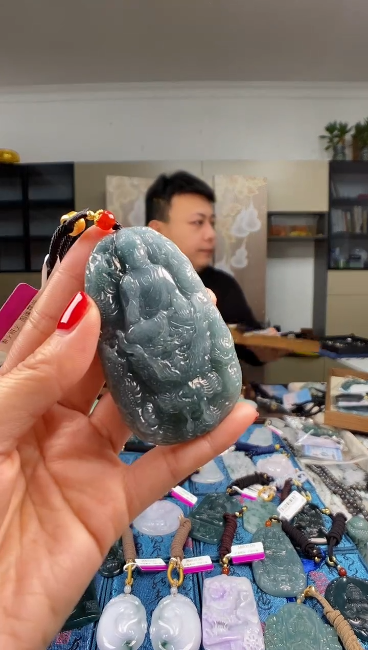 颈饰未镶嵌翡翠 多样性发其一