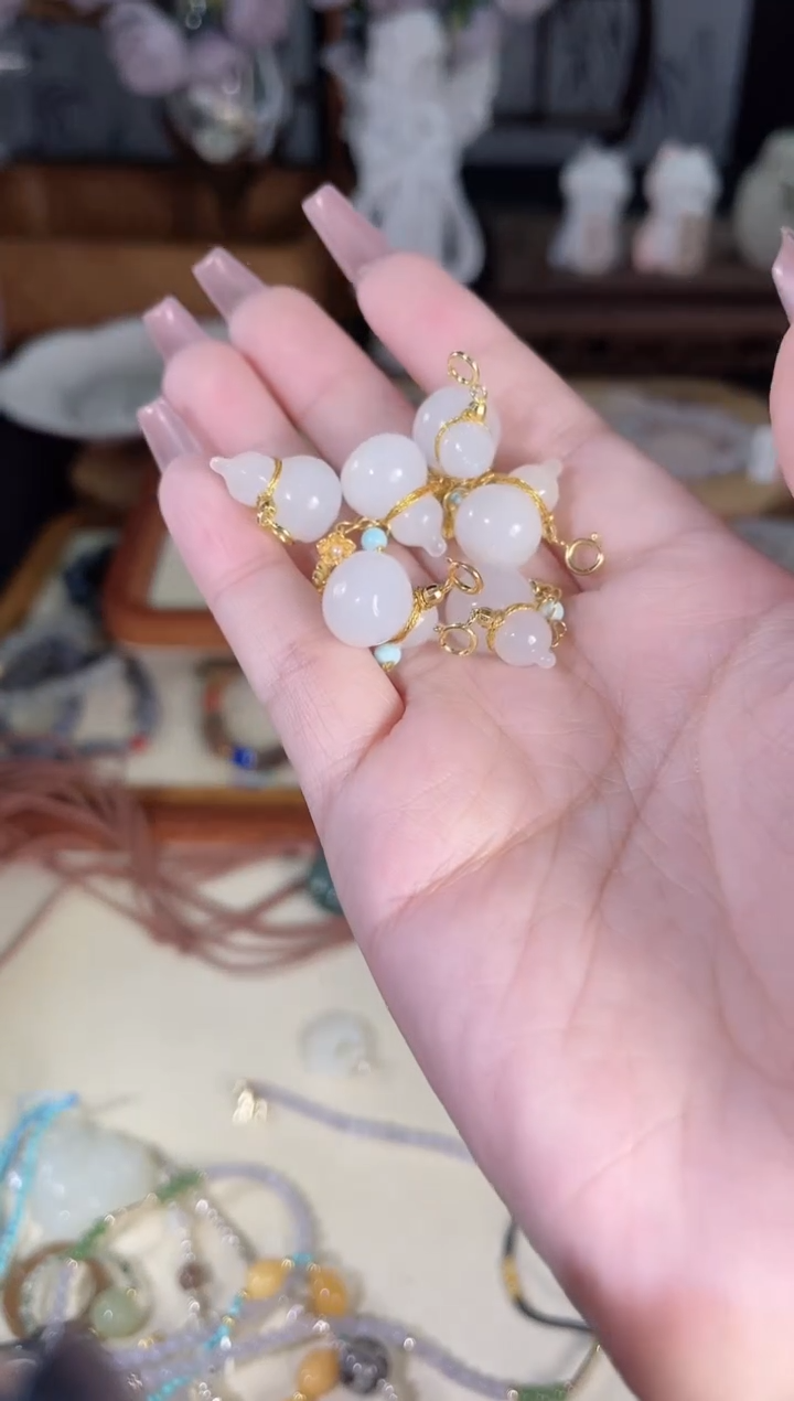 和田玉银S925镶嵌吊坠(不含链)多样性发货其一默认天然特征