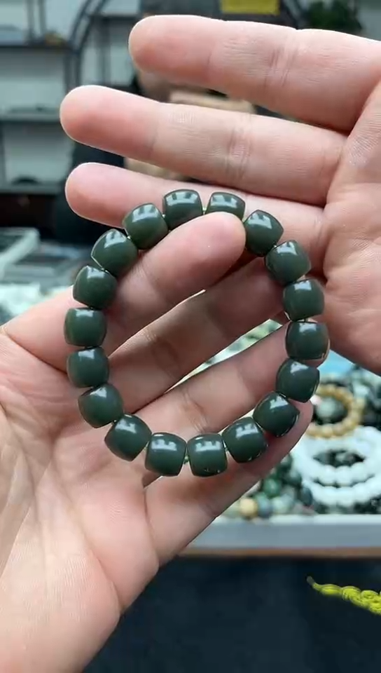 未镶嵌手串和田玉新疆沙枣青12军绿