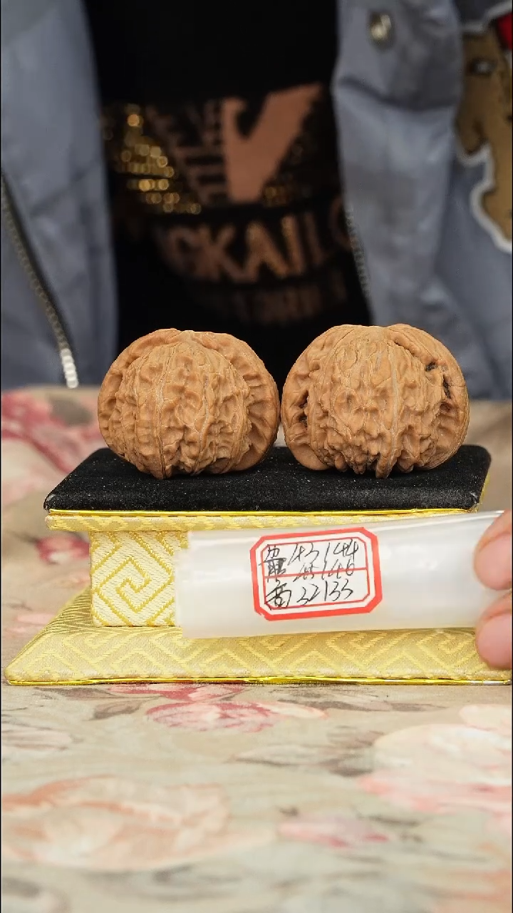 【闪购商品】文玩核桃把件白狮子