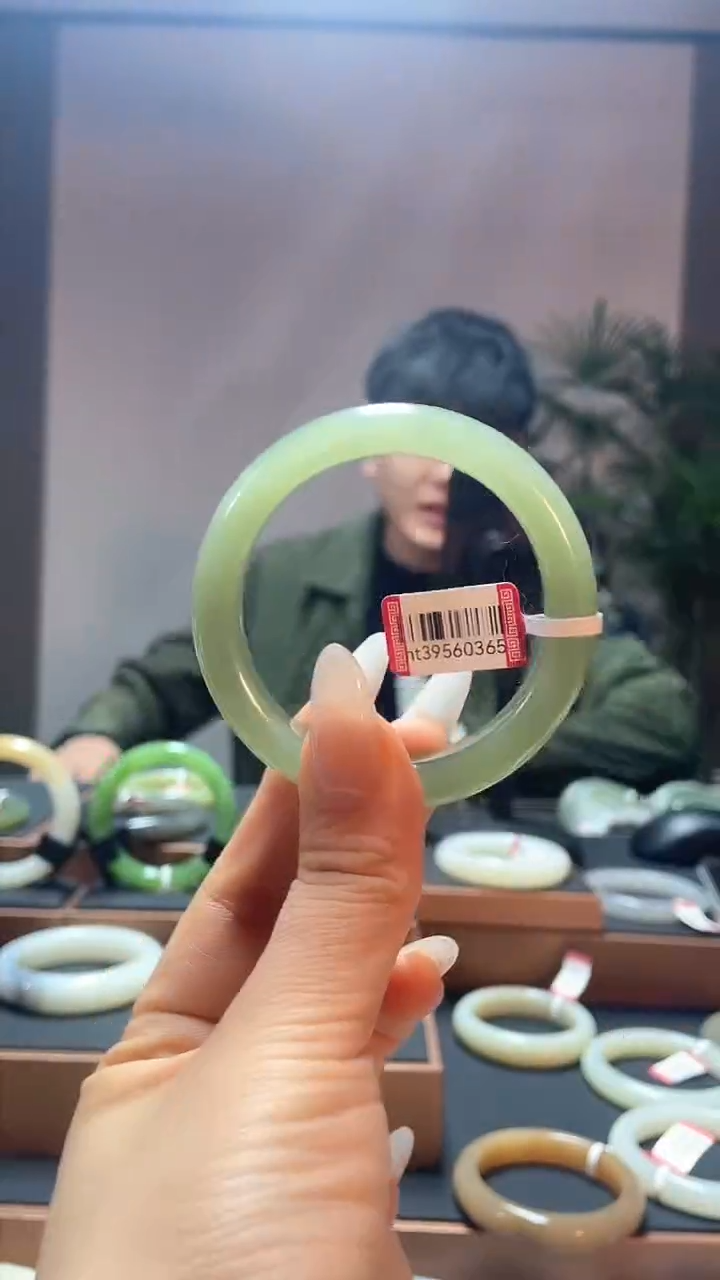 【闪购商品】和田玉手镯未镶嵌53湖水绿39560365