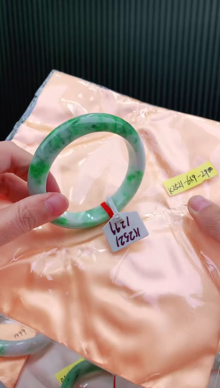 未镶嵌手镯翡翠61+