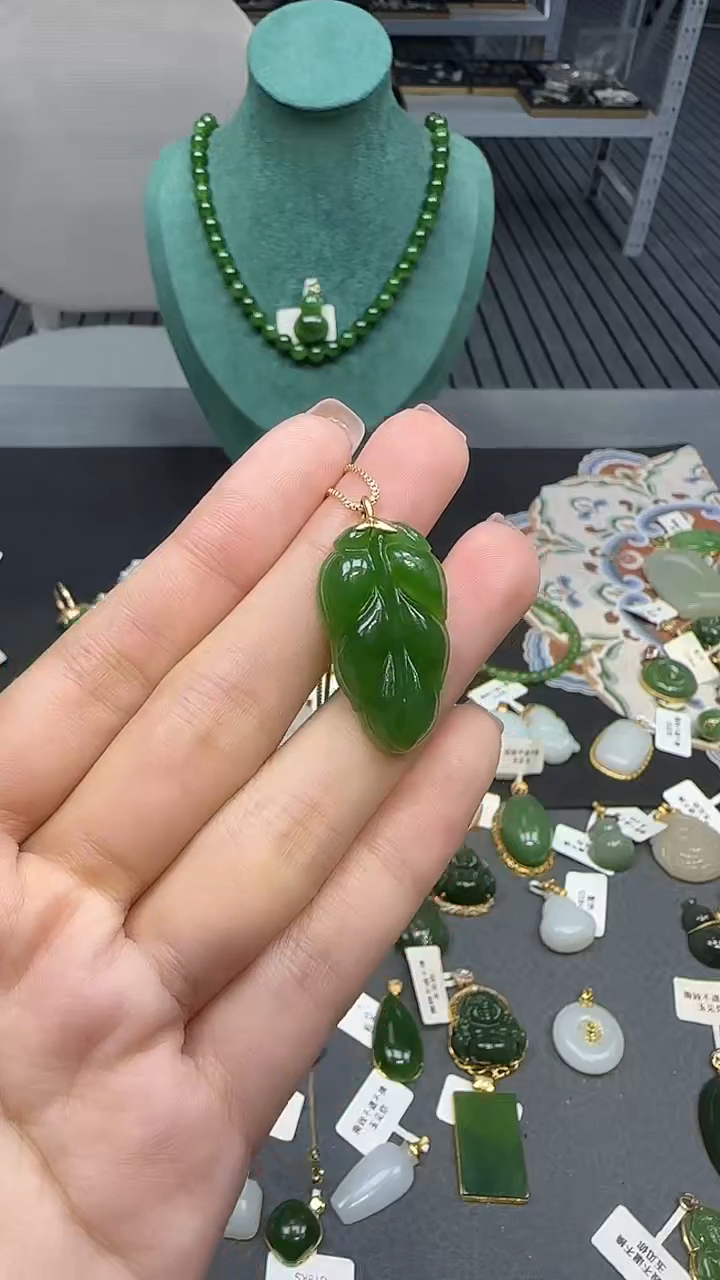 18K金镶嵌和田玉挂件 不含链