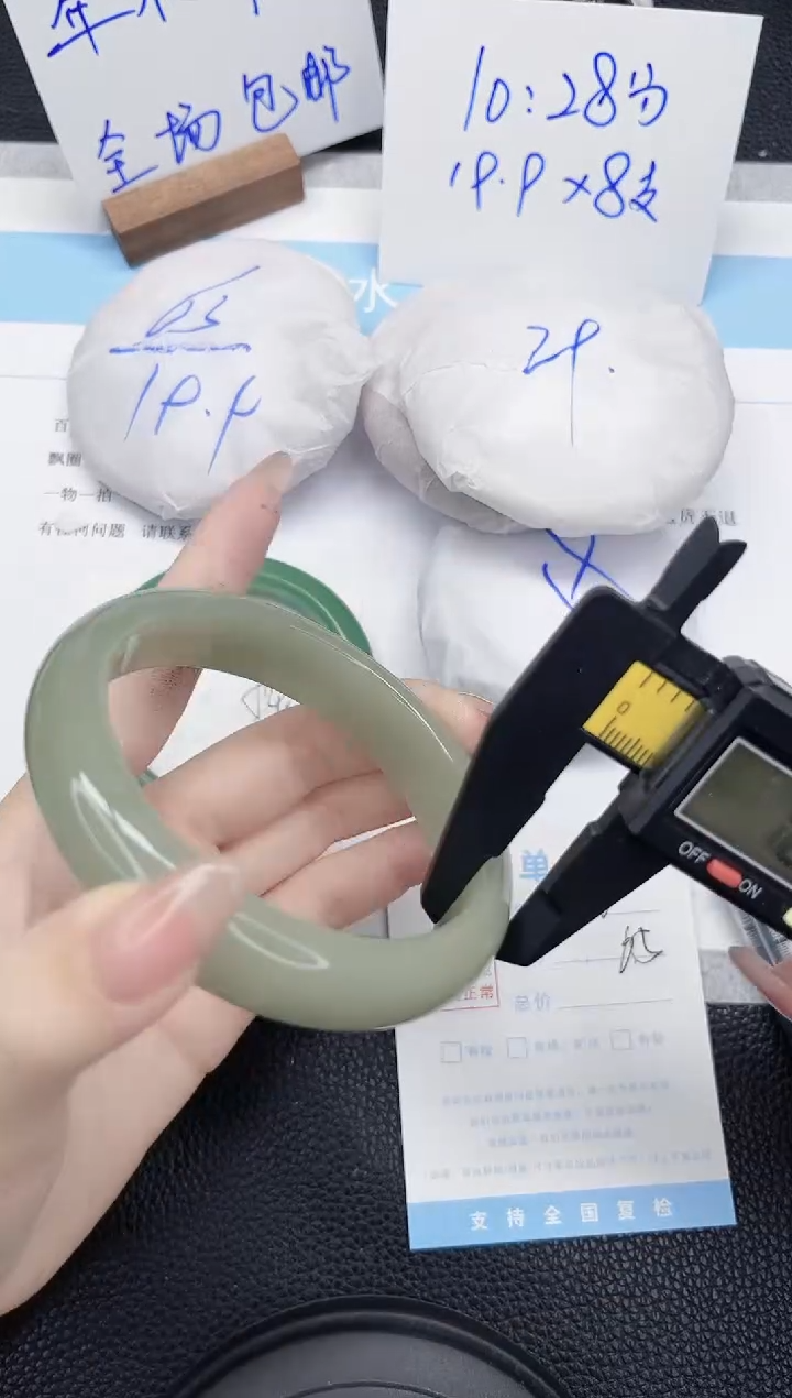 未镶嵌手镯石英质玉128-65