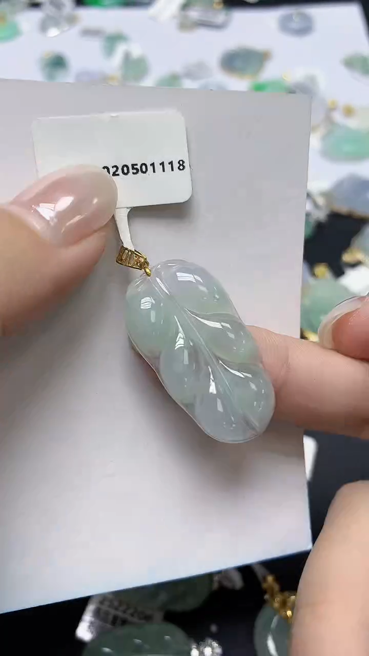 翡翠18K金镶嵌颈饰天然缅甸翡翠A货