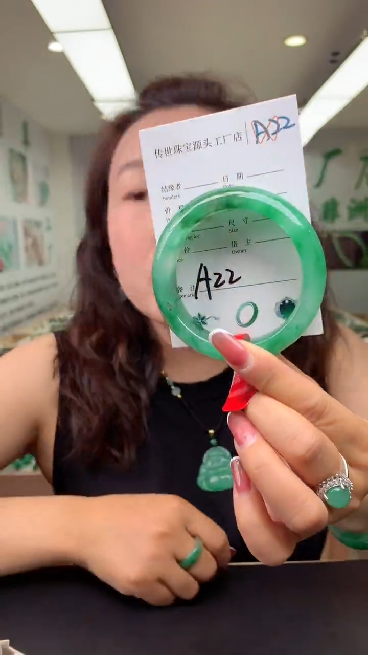 【闪购商品】石英质玉手镯未镶嵌56+