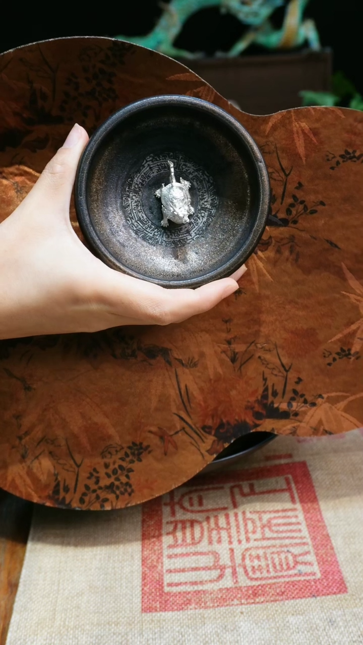 【闪购商品】茶盏欲山行 龙龟磁吸黑陶杯