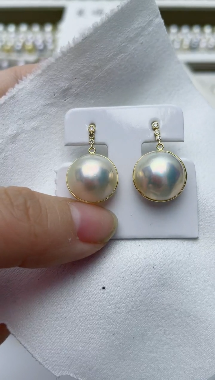 【闪购商品】拼合珍珠（马贝珠）耳饰18K金镶嵌A95