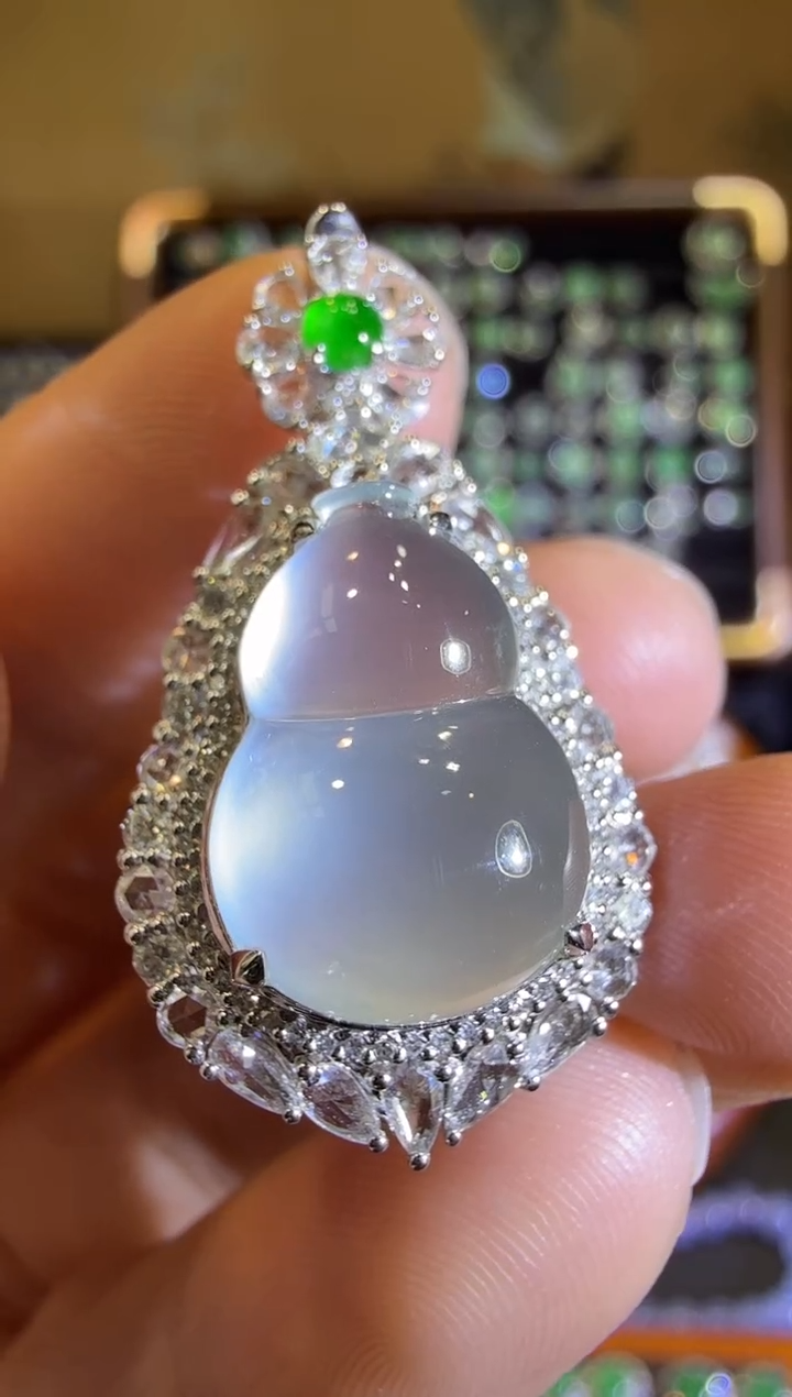 【闪购商品】翡翠戒指18K金镶嵌玻璃种极光白葫芦戒指吊坠两用