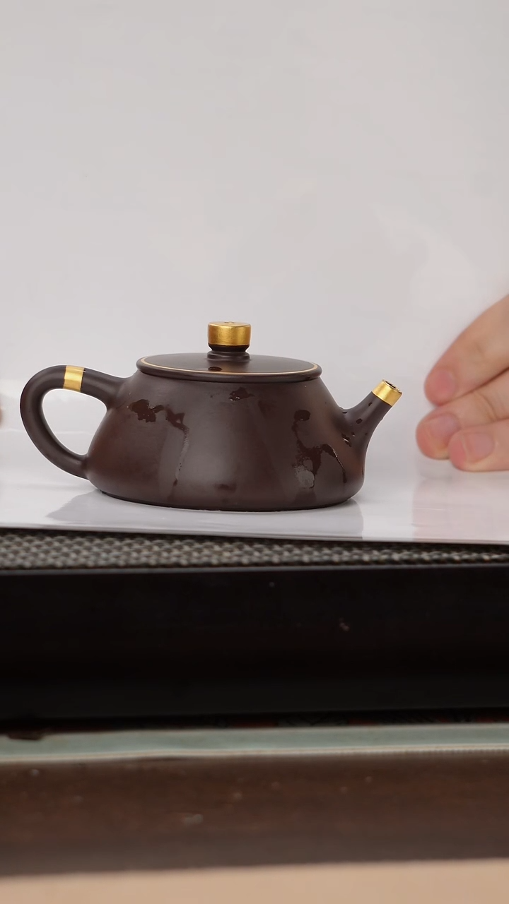 茶壶紫砂四号井茄皮紫泥描金石瓢110cc