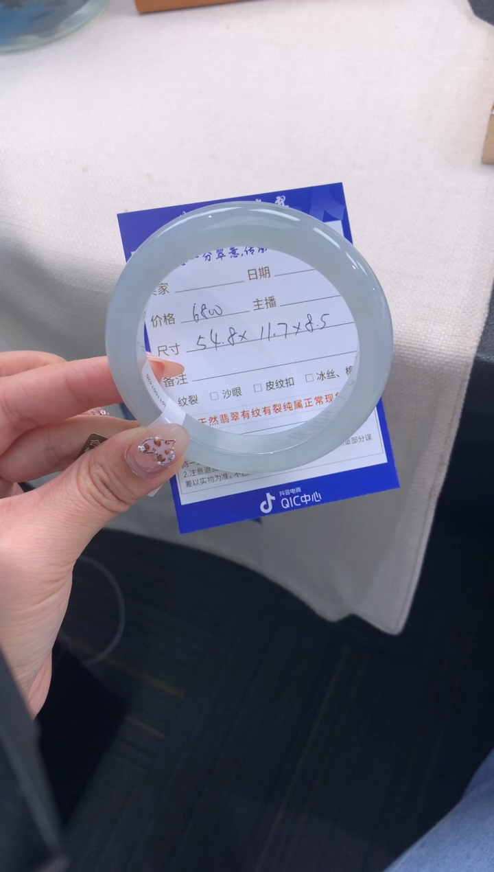 未镶嵌手镯翡翠退货需手镯吊牌标签完好