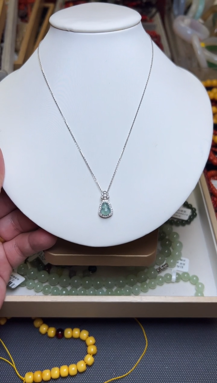 颈饰未镶嵌翡翠葫芦吊坠