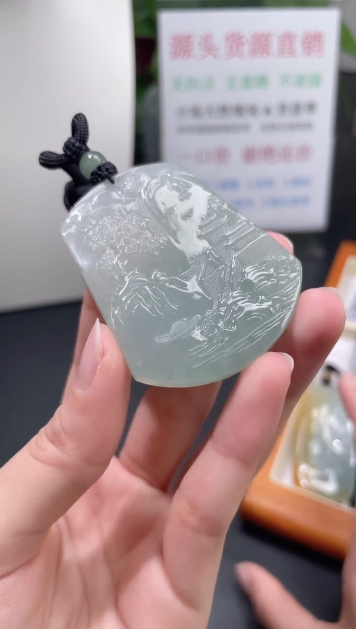 【闪购商品】翡翠颈饰未镶嵌山水