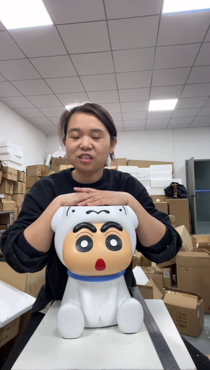 树脂蜡笔小新白色凳子