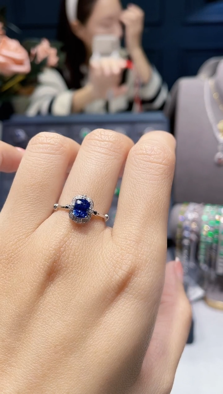 【闪购商品】蓝宝石戒指18K金镶嵌1.27克拉