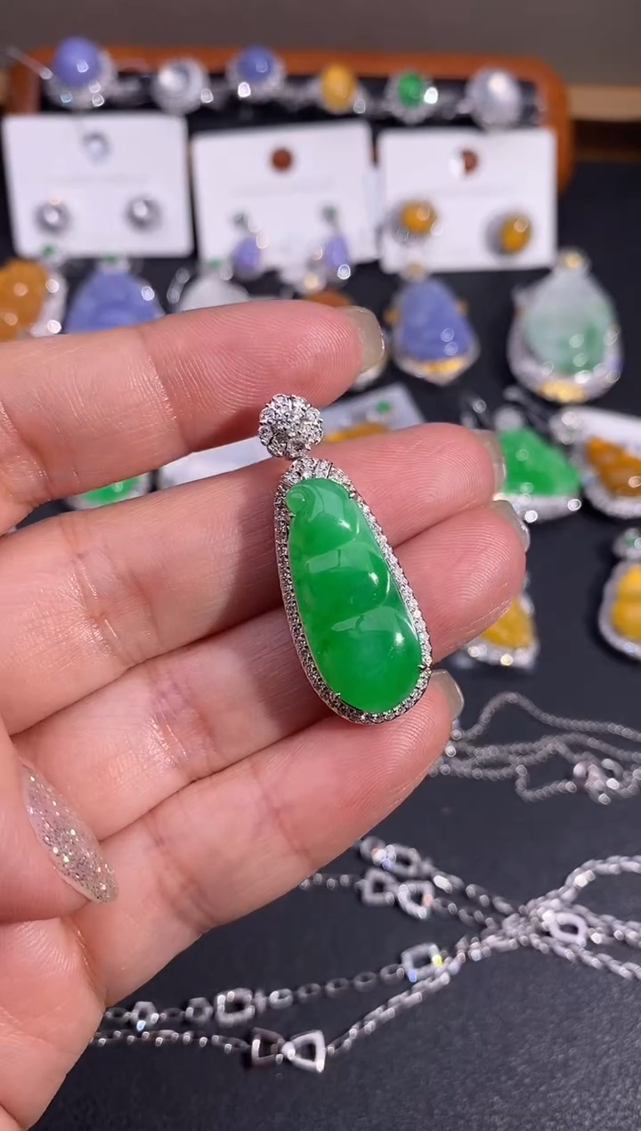 【闪购商品】翡翠吊坠(不含链)18K金镶嵌吊坠