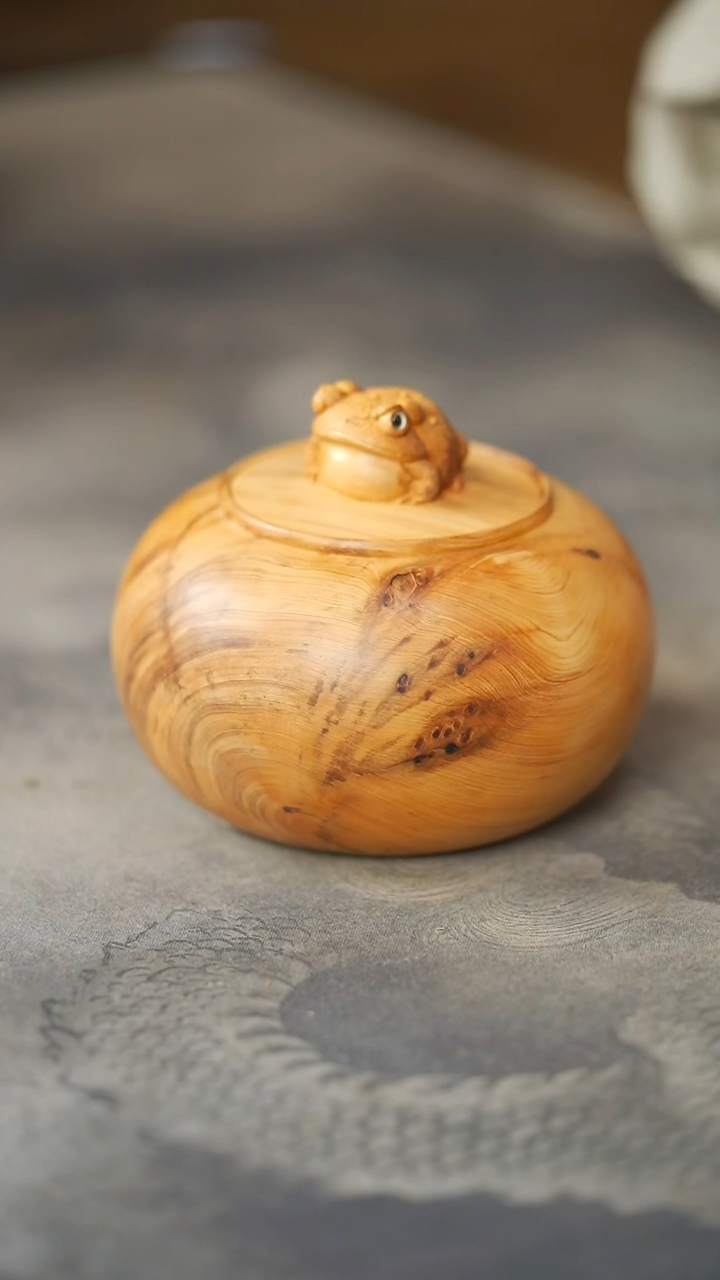 柏木（崖柏）265号陈化干油料萌蛙品香罐12.5cm