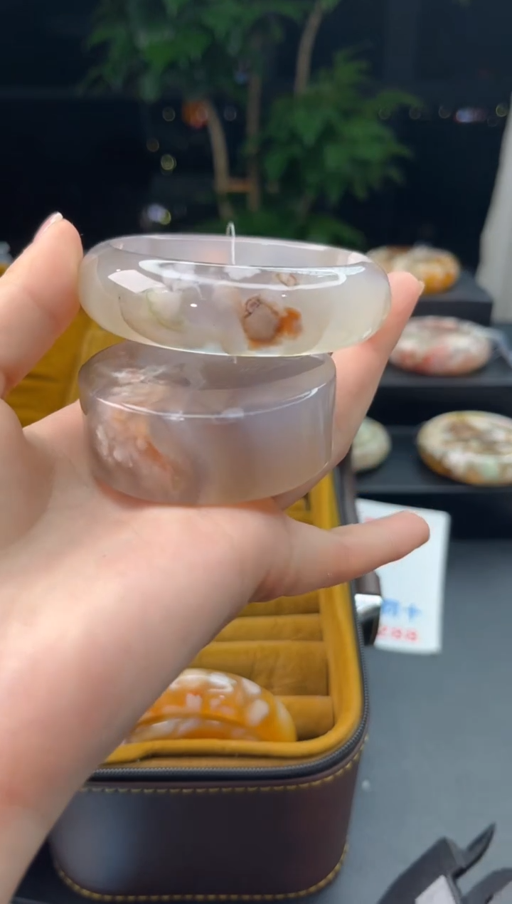 【闪购商品】石英质玉手镯未镶嵌赠送镯心（圈口54