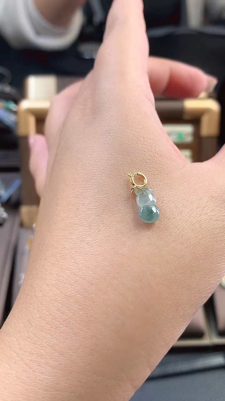 颈饰银S925镶嵌翡翠C****a10384