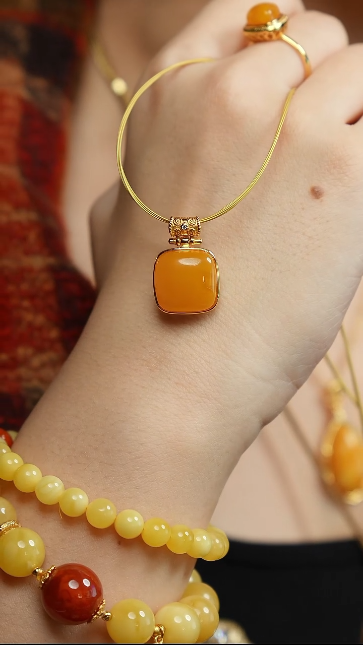 蜜蜡吊坠(赠链)银S925镶嵌方糖