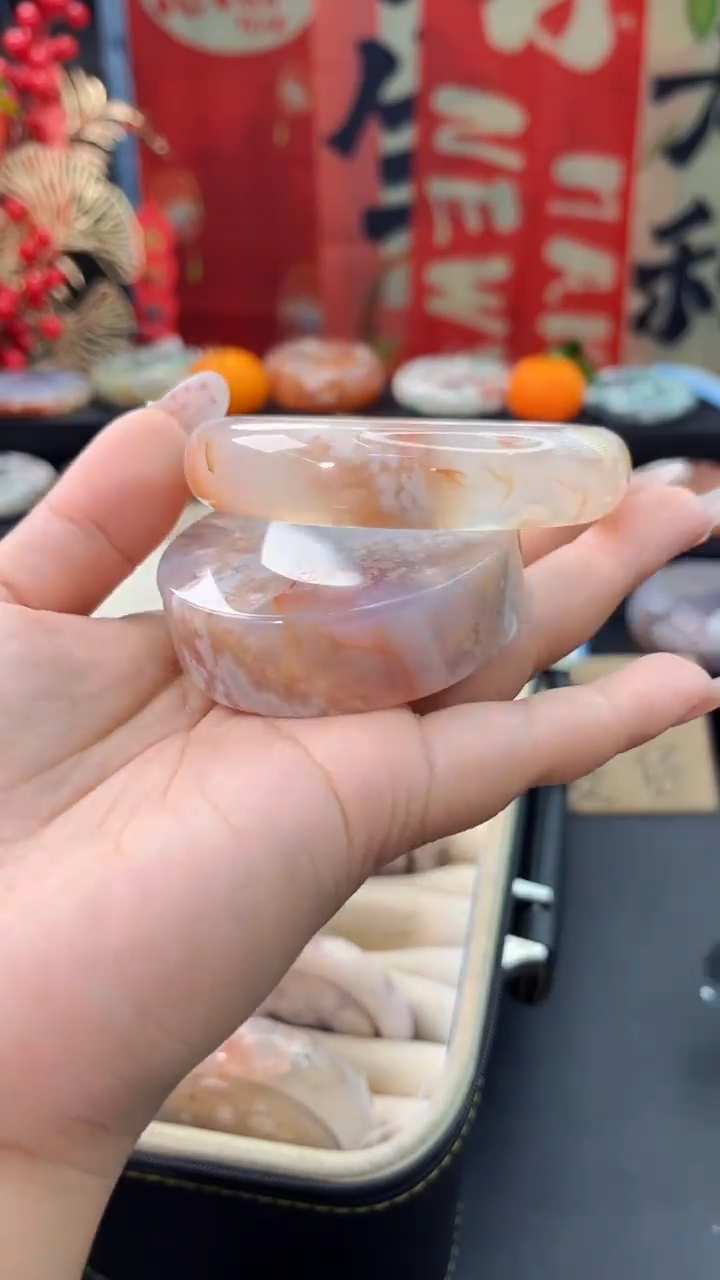 【闪购商品】石英质玉手镯未镶嵌赠送镯心（60圈口