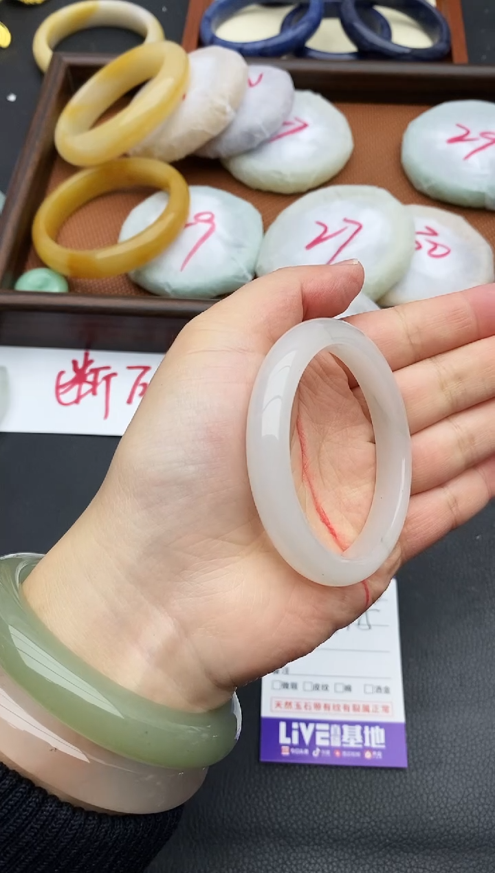 未镶嵌手镯石英质玉223+52.5