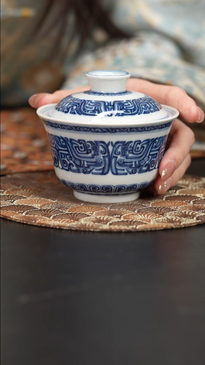 【闪购商品】杯快雪时晴青花饕餮