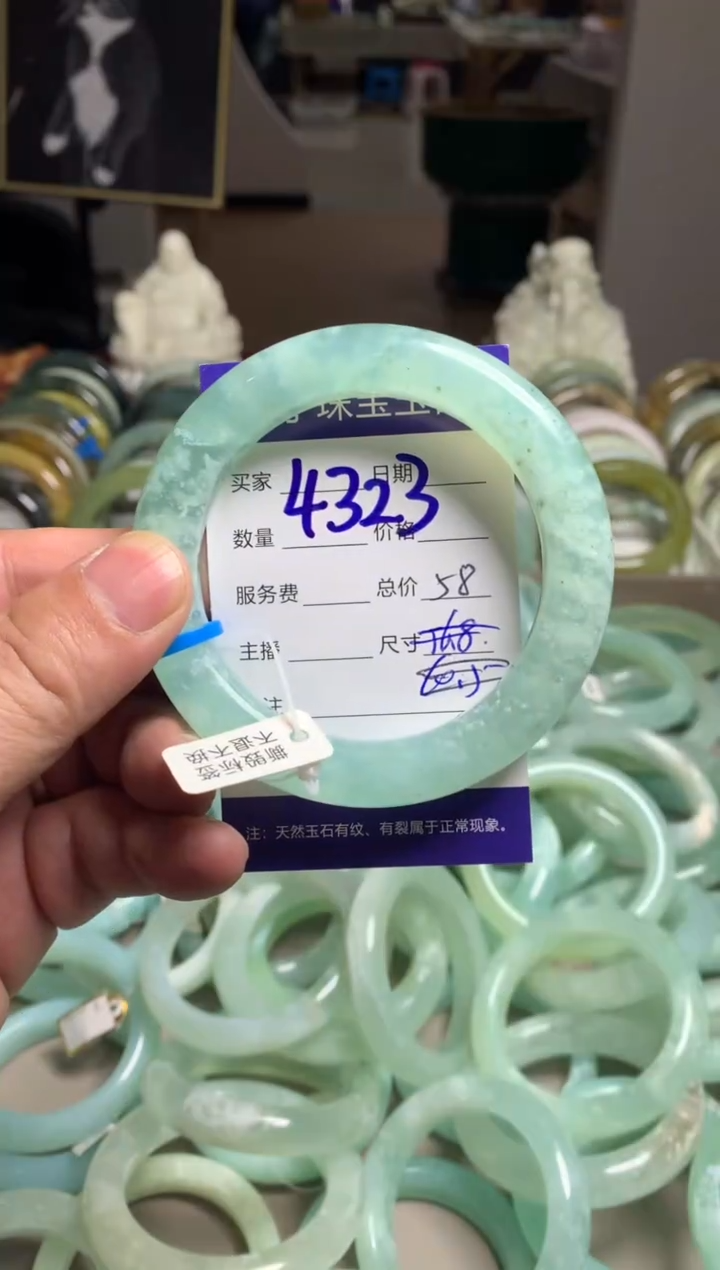 【闪购商品】蛇纹石玉手镯未镶嵌4323